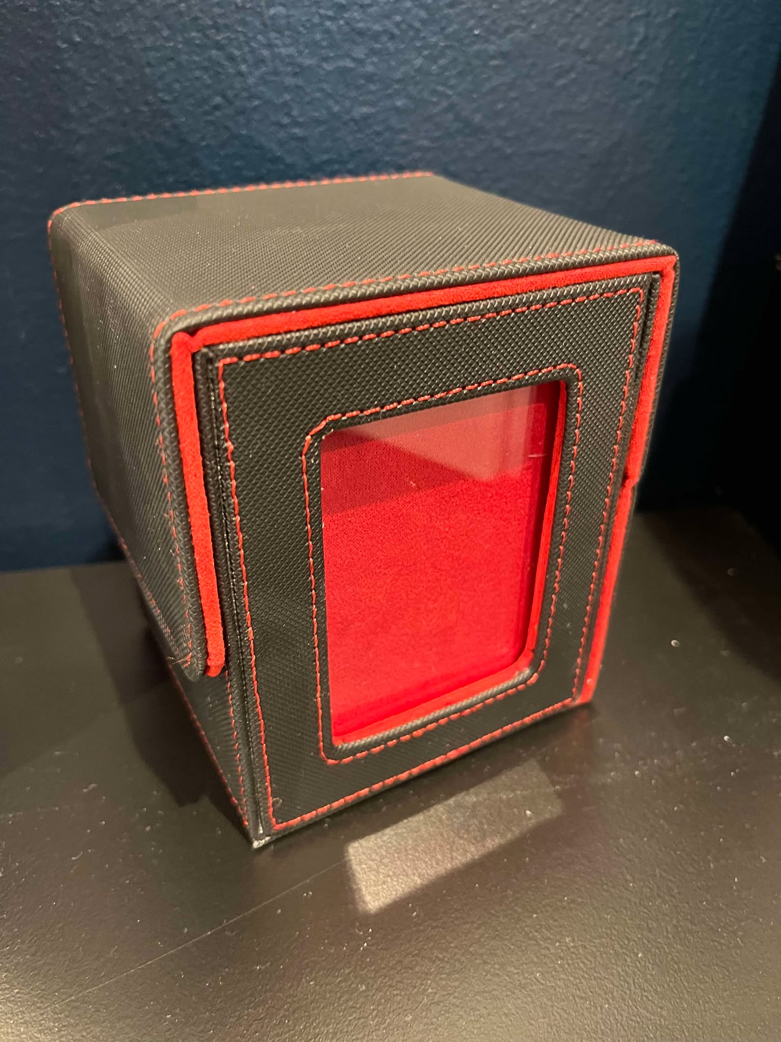 Commander Deck Box - Svart/Rød