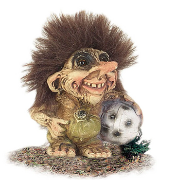 Troll, gutt med ball